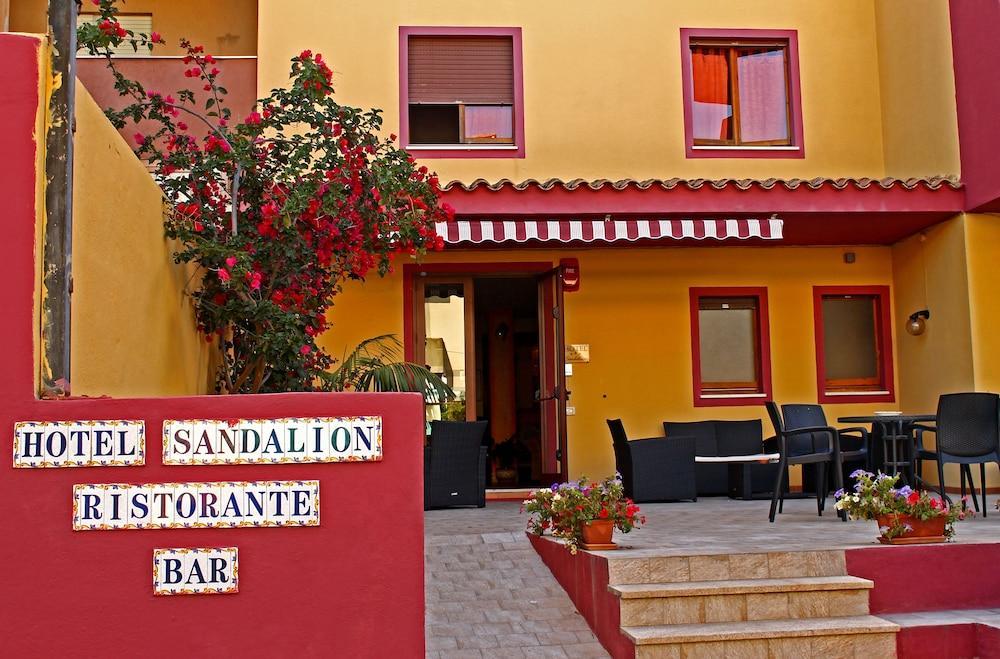 Hotel Sandalion Santa Teresa Gallura Exterior photo